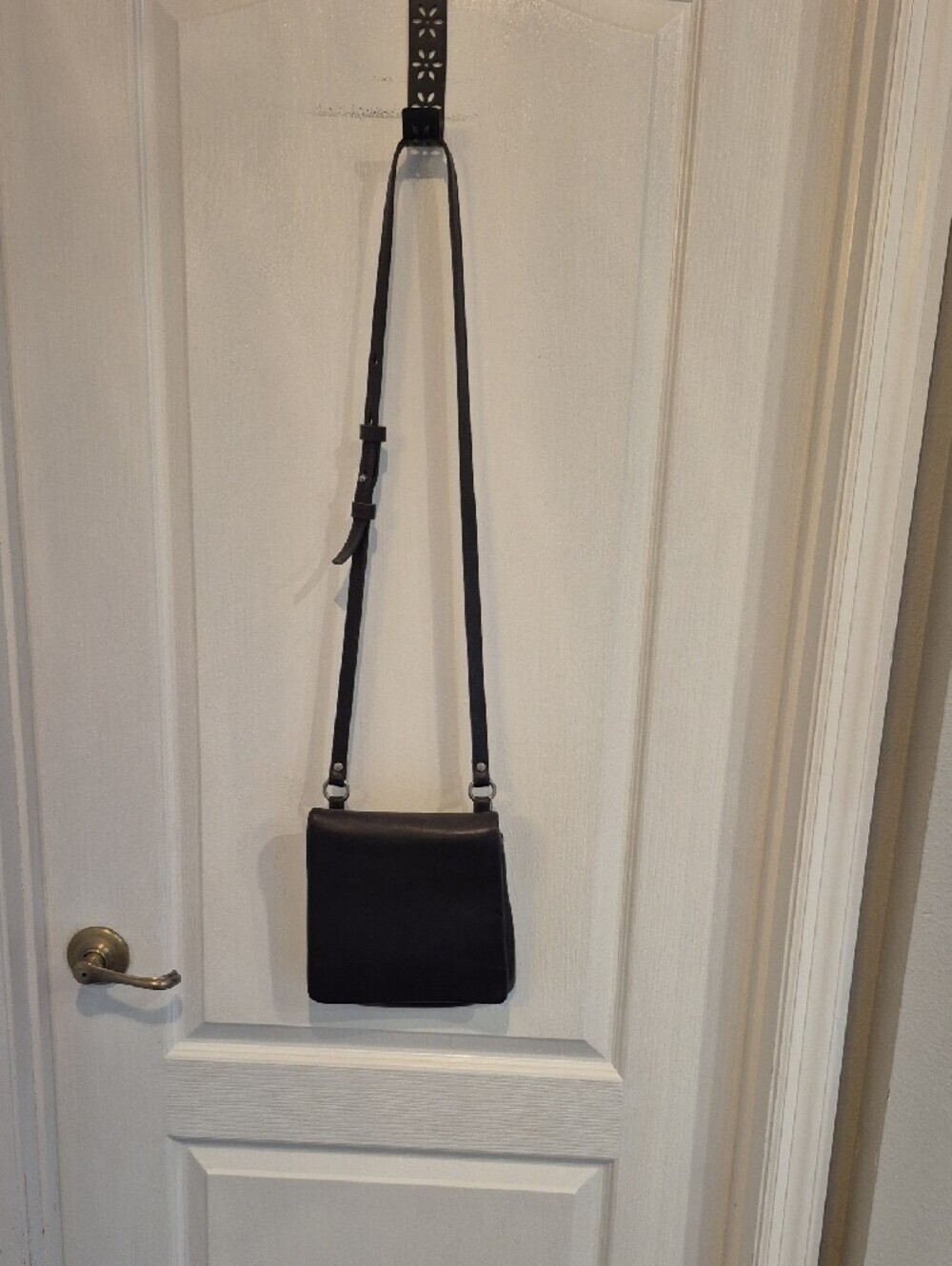 Vintage Coach Chelsea Black Leather Crossbody Bag - Picture 2 of 14